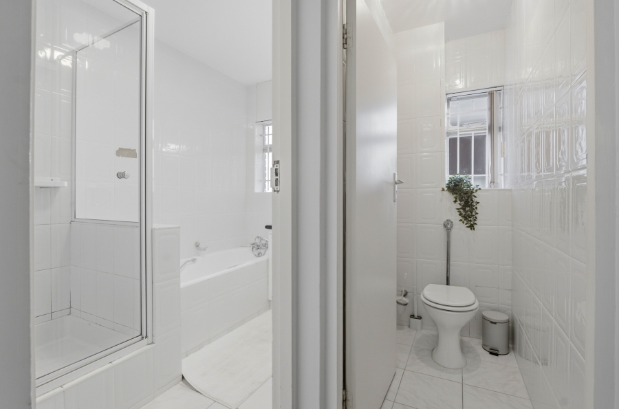 4 Bedroom Property for Sale in Sea Point Western Cape